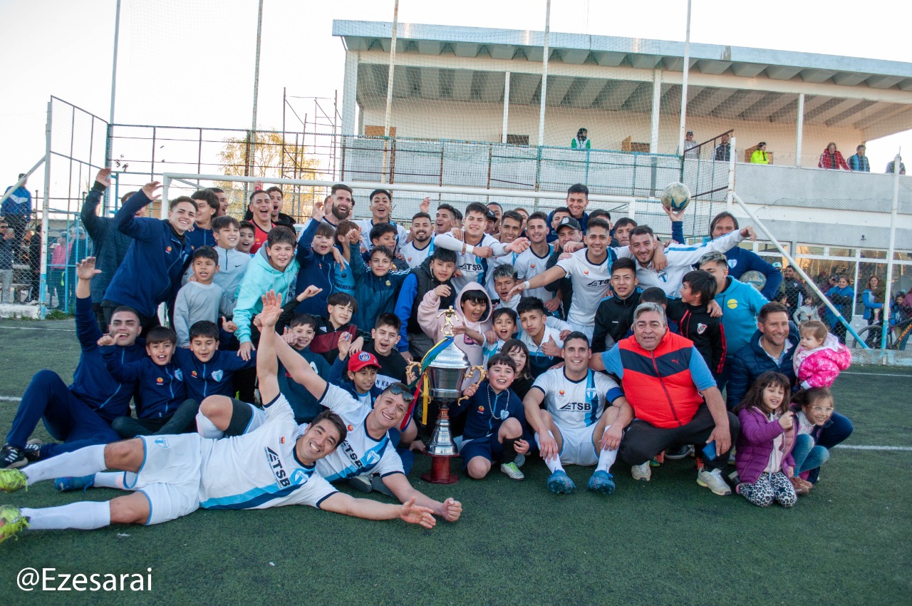 La Amistad festejó su cuarto título de Liga Confluencia. (Foto: Gentileza Ezequiel Sarai)