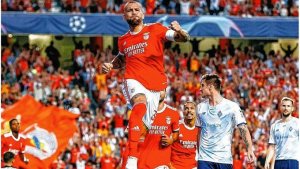 Con gol de Otamendi, el Benfica se metió en la fase de grupos de la Champions League