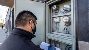 Detectaron 70 conexiones eléctricas clandestinas en comercios y viviendas de Cipolletti