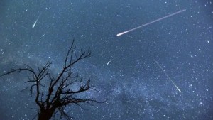 Imperdible fenómeno astronómico: llega una lluvia de meteoritos Dracónidas, cuándo y cómo verla