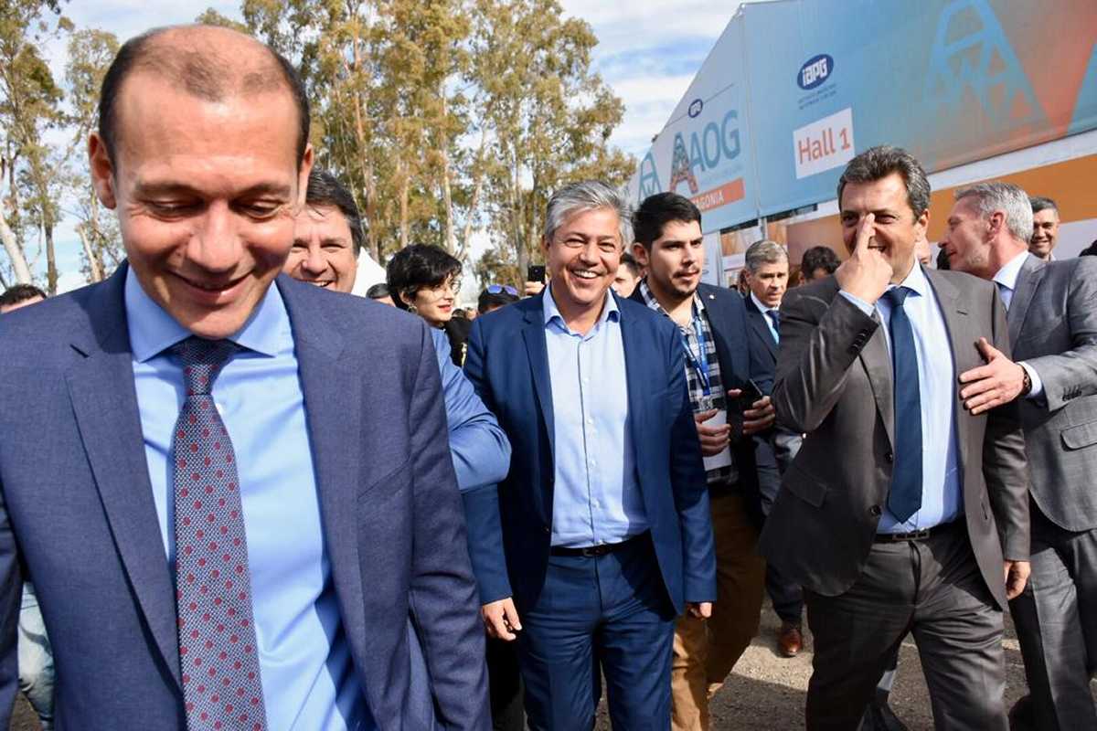 Massa, Guti&eacute;rrez y Figueroa firmaron convenio para realizar la obra de gas en la meseta de A&ntilde;elo, Neuqu&eacute;n