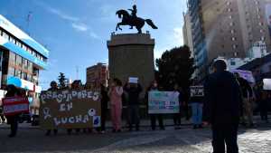 Neuquén: Perdieron el peluche de su hija en la marcha por recortes en discapacidad y piden ayuda