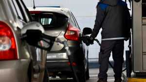 Massa cruzó a las petroleras y advirtió que no pueden aumentar los combustibles más de 4,5%