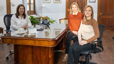 La gobernadora Arabela Carreras recibió a las autoridades del CURZA. Foto: Gentileza. 