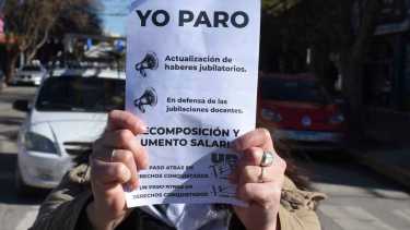 El jueves pasado los docentes encabezaron una importante movilización por las calles de Roca. Foto Juan Thomes