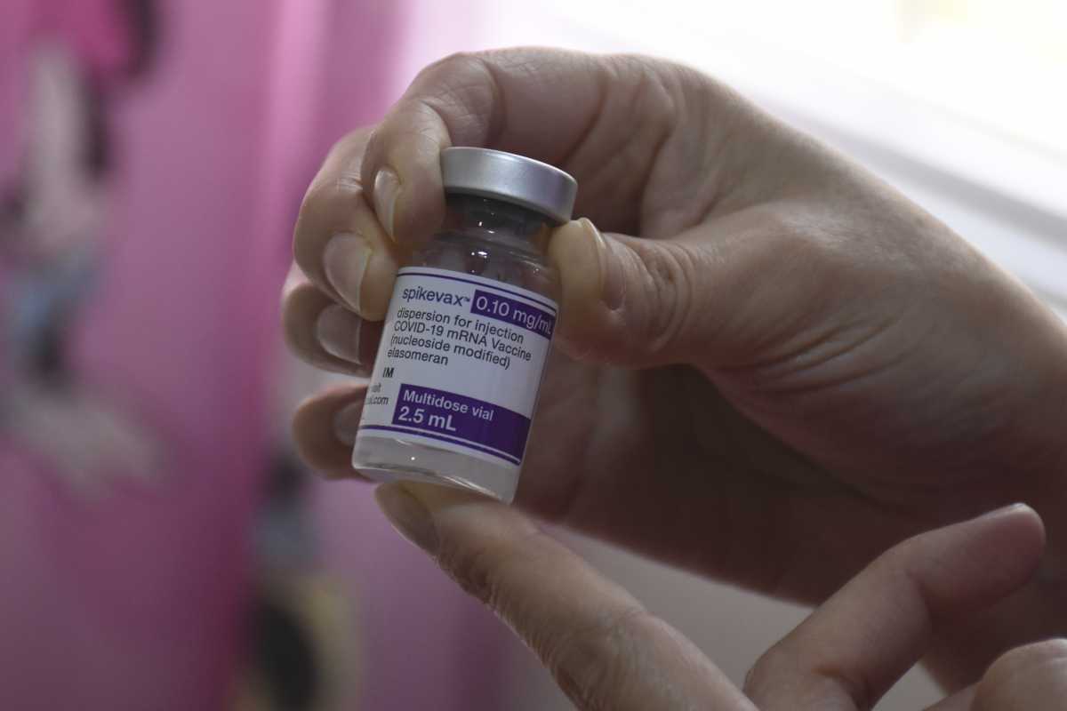 Llegaron las vacunas pediátricas al hospital Francisco López Lima de Roca y comenzaron a aplicarse en el vacunatorio central. Foto Juan Thomes.