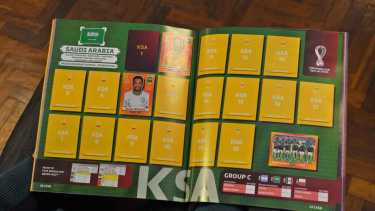 Para quienes no pueden afrontar el gasto que significa la colección de figuritas, tienen la opción del álbum virtual. Foto Juan Thomes. 