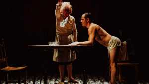 Teatro: «Los santos», el circo en una mesa