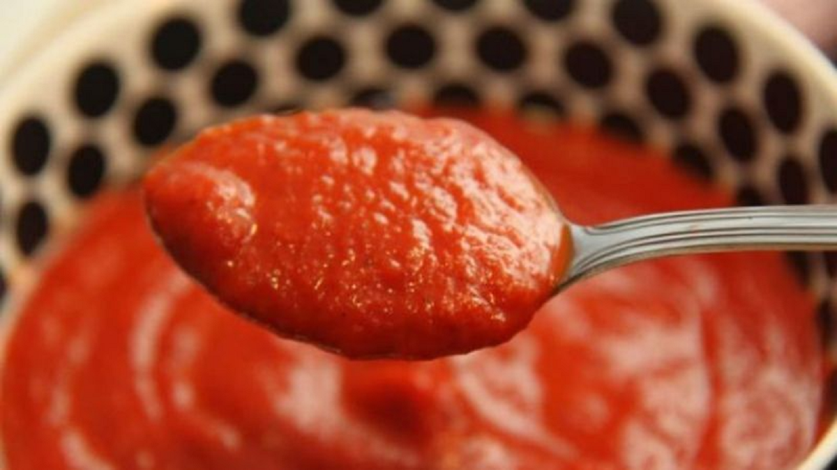 La Anmat prohibió la comercialización de un tomate triturado y dos marcas de miel. 