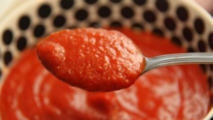 La Anmat prohibió un tipo de tomate triturado y dos marcas de miel
