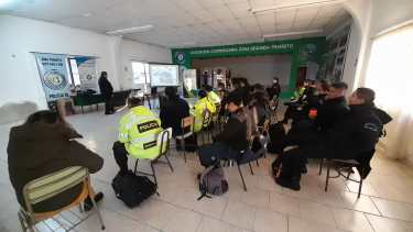 A las capacitaciones asistieron alrededor de 40 efectivos de la policía de Río Negro, desde Allen a Chichinales. Foto Gentileza.