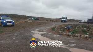 Unas 25 personas tomaron terrenos en Centenario: hay custodia policial