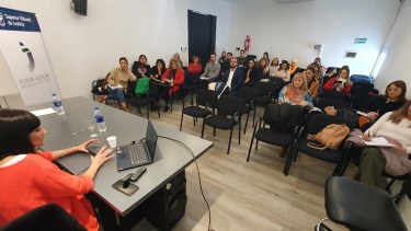 La capacitación estuvo a cargo de la jueza y docente Rita Custet Llambí. Foto: Gentileza. 