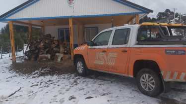 Los agentes de seguridad vial habían perdido el contacto tras la nieve y el viento blanco. Foto: Gentileza. 
