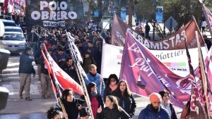 Organizaciones de izquierda marcharon este miércoles por el centro de Neuquén 