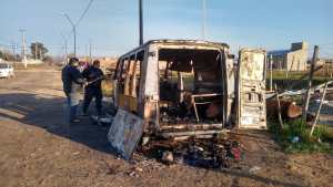 Murió calcinado en un vehículo que se incendió esta madrugada en Roca