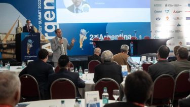 El gobernador señaló que es necesario actualizar el marco regulatorio. Foto: gentileza. 