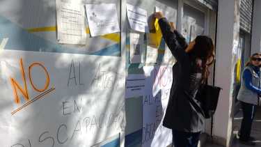 Representantes de las entidades fueron recibidos por los responsables locales de la Superintendencia de Salud. Foto Daniel Quilodrán