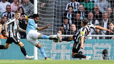 Gundogan, capitán del City, abrió la cuenta en el partidazo contra el Newcastle. 