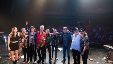 El debut local se produjo en marzo de 2021 en el porteño Teatro Ópera, simbólico espacio en donde Los Abuelos ofrecieron una serie de memorables conciertos en 1985.