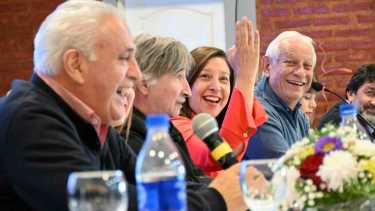 Carreras aceptó la invitación de Belich y de la conducción gremial. En el predio de Camioneros hubo acto y almuerzo. (Foto: Florencia Salto)