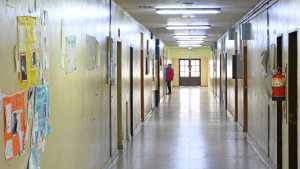 Llevó un arma de fuego a la escuela, luego de amenazar a sus compañeros por redes sociales