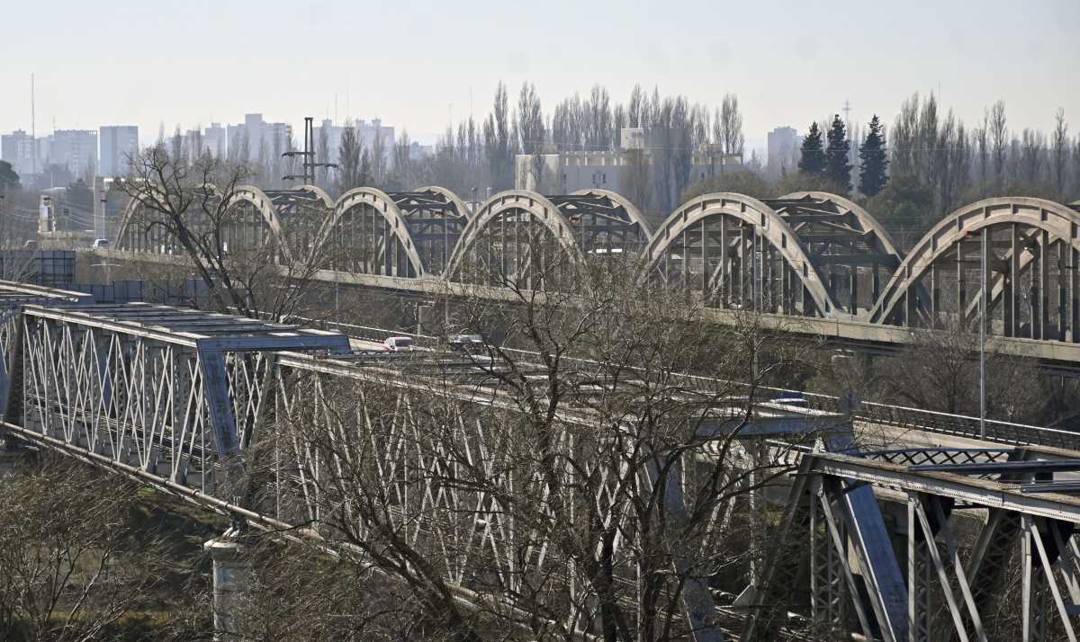 El 20 de enero de 1937 se inauguró el «Puente Viejo» que une a Cipolletti y Neuquén. Foto: Florencia Salto.