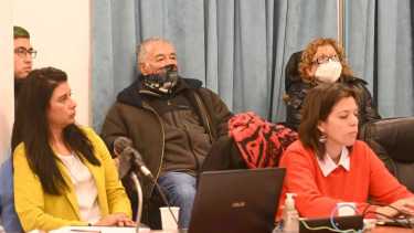 Fiscal Rocío Rivero y agente Carolina Muñoz. Detrás, familiares de la víctima. (Flor Salto)