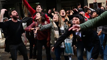 Sigue la vigilia de militantes frente a la casa de Cristina Kirchner en Buenos Aires