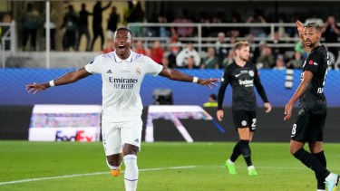 David Alaba festeja su gol para Real Madrid en la victoria sobre Frankfurt. Foto: AP