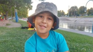 Tiene 10 años, padece leucemia, y sus compañeros de escuela reúnen fondos para su tratamiento