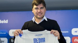 Medina está decidido a seguir como técnico de Vélez