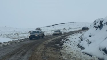 Entre Dina Huapi y Pilcaniyeu la presencia de nieve es importante. Foto: José Mellado. 