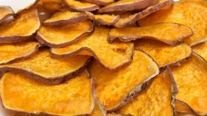 Chips de batatas para la picada