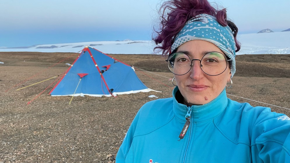 Además de investigar en la Cuenca neuquina, la científica Soledad Gouiric-Cavalli también investiga en la Antártida argentina.