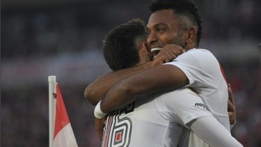 Borja y Solari, los goleadores de la tarde en el Monumental. Foto: Prensa River 