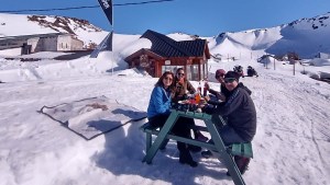 Copahue: un bar en un desierto de nieve y excursiones únicas en la cordillera