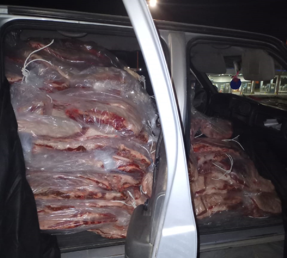 Decomisaron 60 bolsas de costillares en Río Colorado. (Foto gentileza)