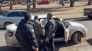 Detuvieron a un abogado en  Roca y habrían hallado casi un kilo metanfetamina en su estudio jurídico