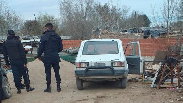 Los hombres se movilizaban en un vehículo y realizaron disparos en Roca. (Foto gentileza)