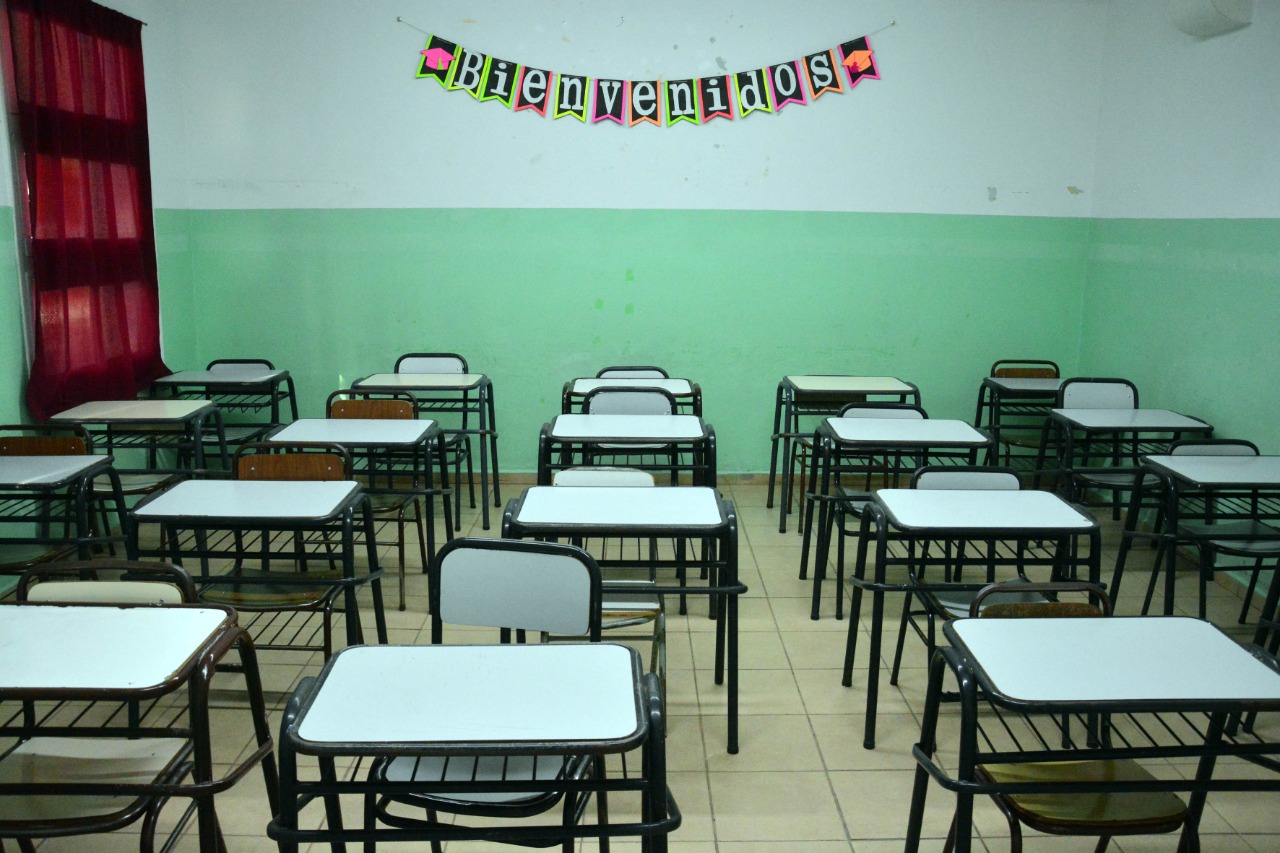 Aulas vacías en la mayoría de las escuelas de Viedma. Foto: Marcelo Ochoa.