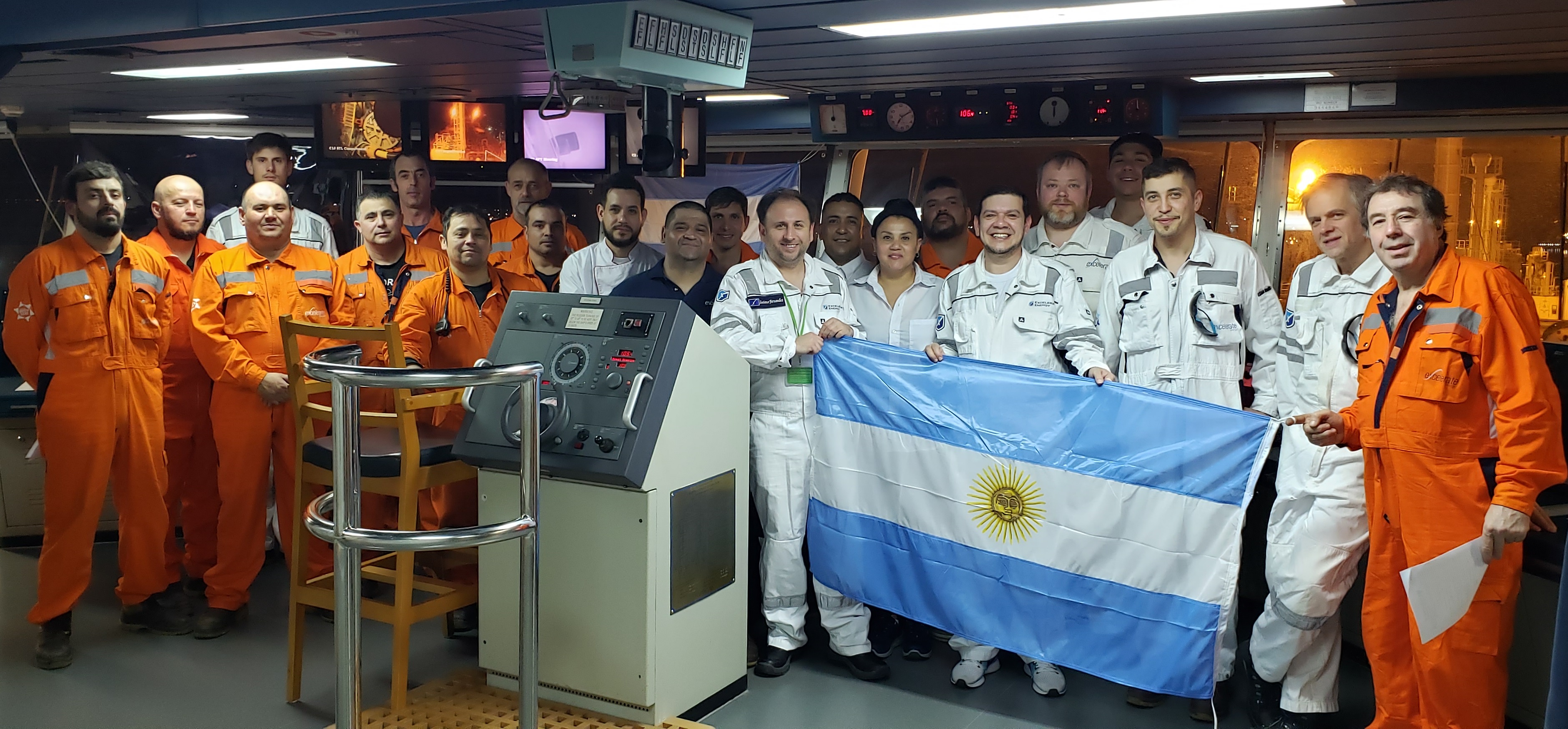 La tripulación que operará el buque en Europa es mayormente argentina. Foto: Excelerate Energy.