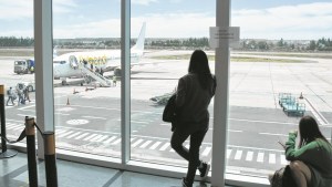 Vuelan las quejas por las reprogramaciones de Flybondi en la región