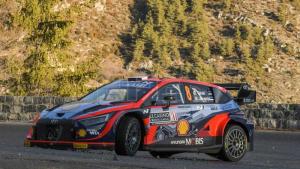 Tanak aguantó y festejó en el Rally de Finlandia