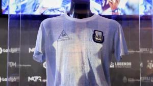 Reliquias (II): la camiseta de Maradona, el corazón de Chopin, la máscara de Dante
