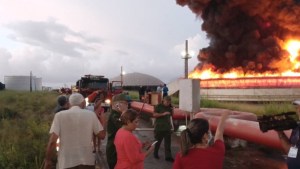 Cuba: 77 heridos y 17 desaparecidos por un incendio que afectó dos tanques de petróleo