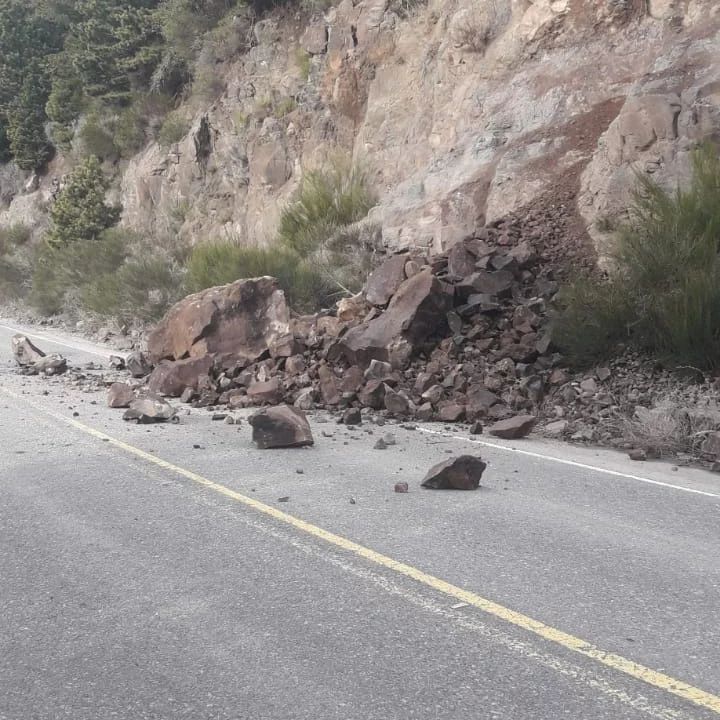 El derrumbe se produjo sobre la ruta 62. (FOTO: Gentileza Lacar Digital)