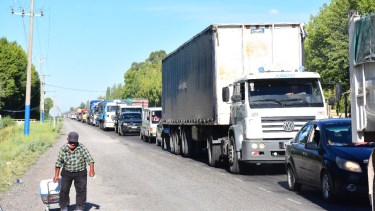 Hace unos meses, se volvió a ver a Mario vendiendo sus tortas fritas sobre la Ruta 22.  Foto Archivo.