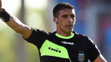 Andrés Merlos fue insultado por toda la cancha en la victoria de Rosario Central sobre Barracas. 