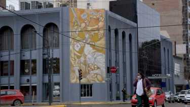 Fue el primer mural de la capital neuquina. (FOTO: Matías Subat)